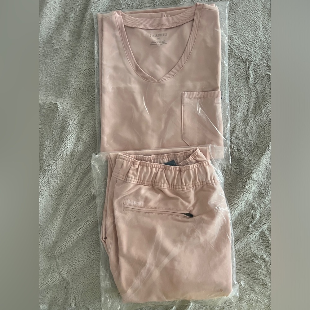 Jaannu women's set uniform, medium size